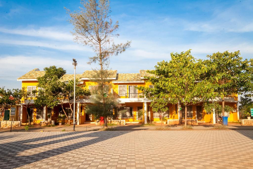 The Grand Gardens Resort Игатпури Екстериор снимка